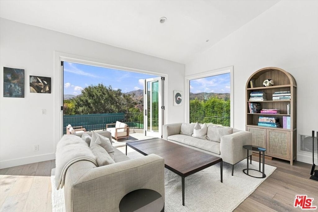 1027 Ravoli Drive - Photo 8