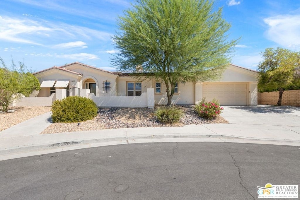 1420 Lorena Way - Photo 2