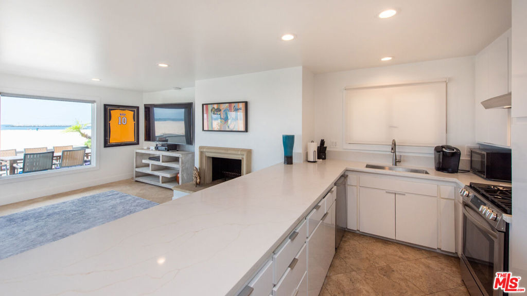 6419 Ocean Front Walk - Photo 9