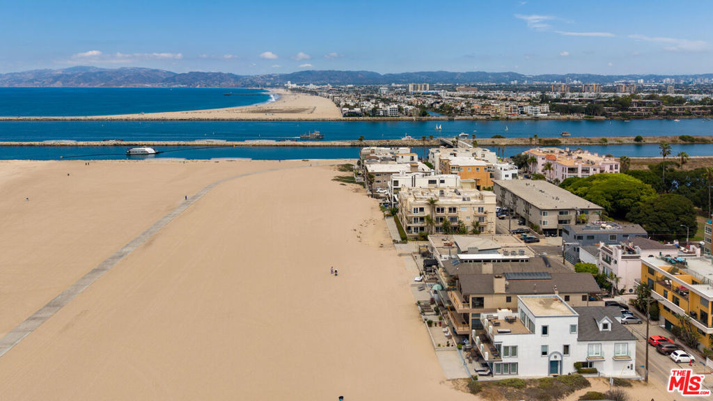 6419 Ocean Front Walk - Photo 43