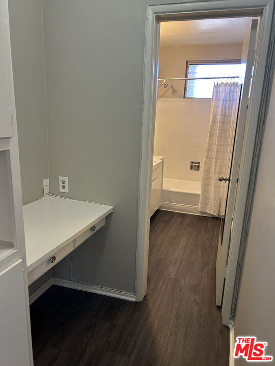 1412 Barry Avenue - Photo 17