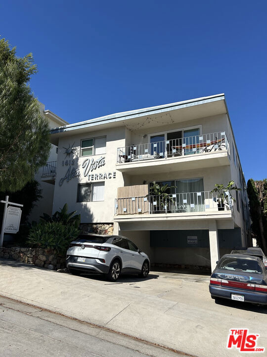 1412 Barry Avenue - Photo 0