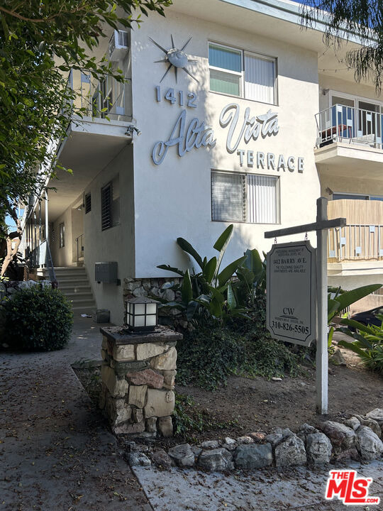 1412 Barry Avenue - Photo 1