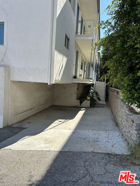 1412 Barry Avenue - Photo 2