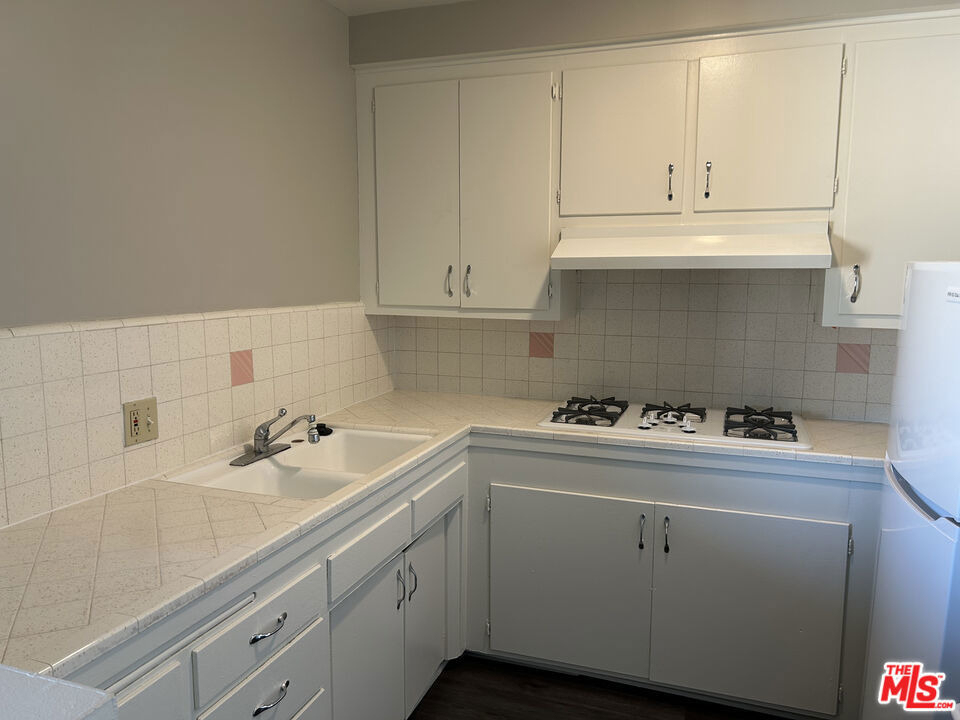 1412 Barry Avenue - Photo 11