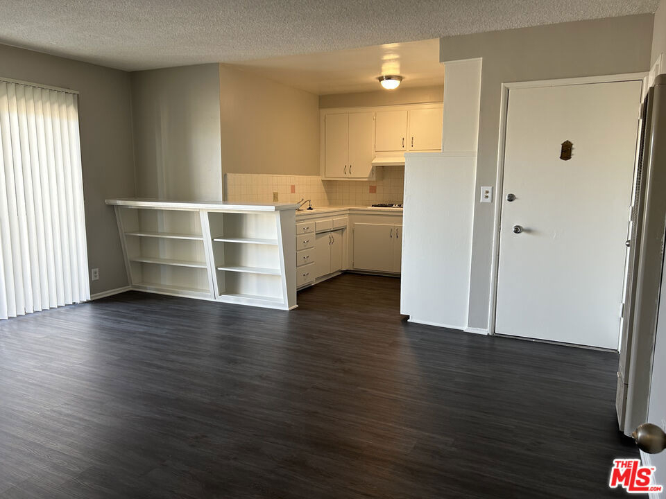 1412 Barry Avenue - Photo 8
