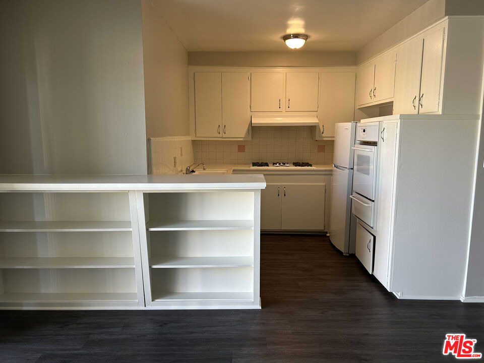 1412 Barry Avenue - Photo 9