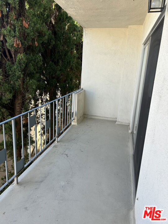 1412 Barry Avenue - Photo 14