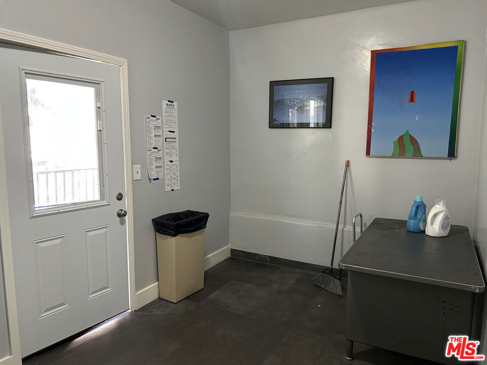 1412 Barry Avenue - Photo 4
