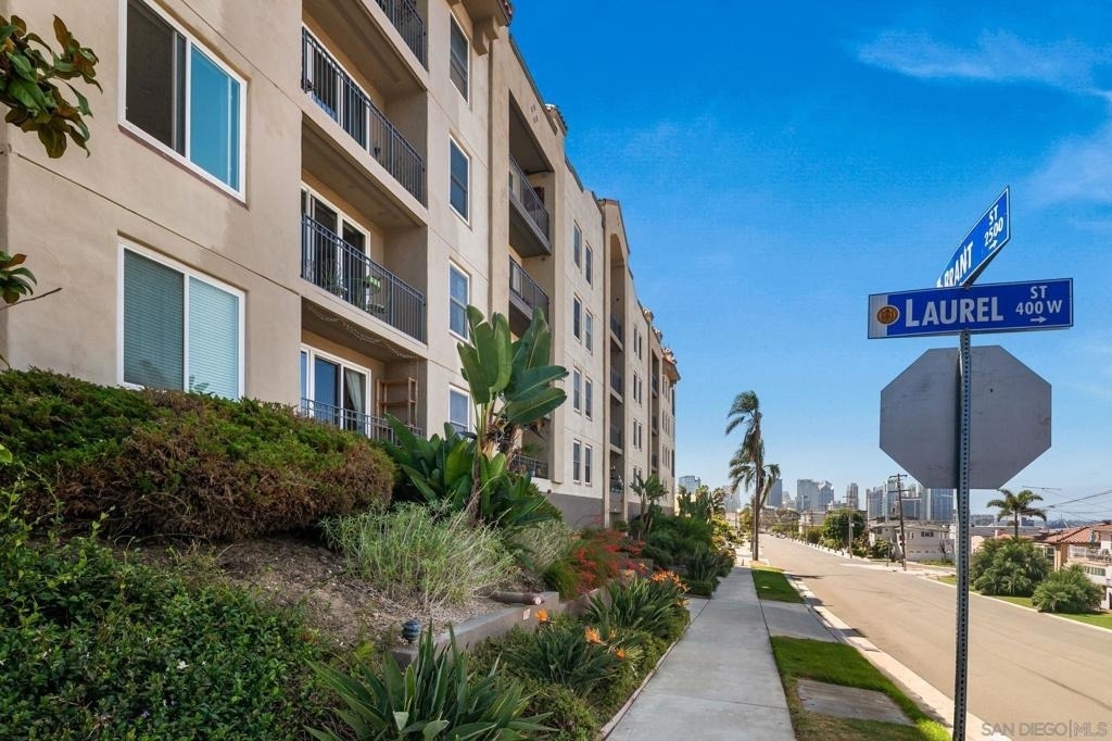 2445 Brant St - Photo 15