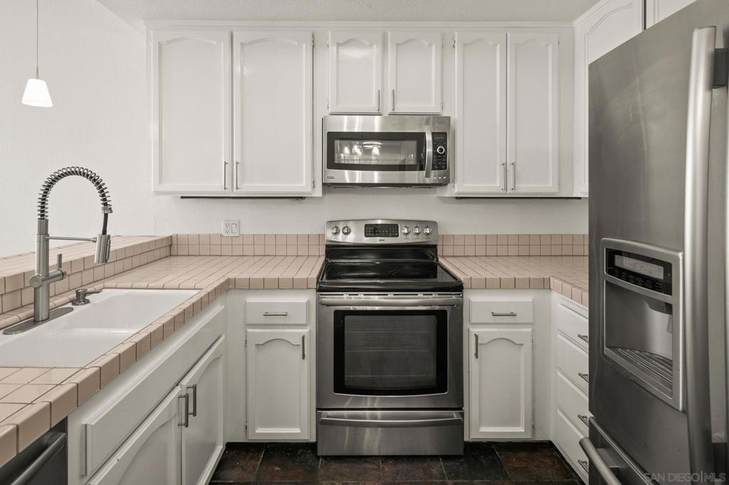 2445 Brant St - Photo 4