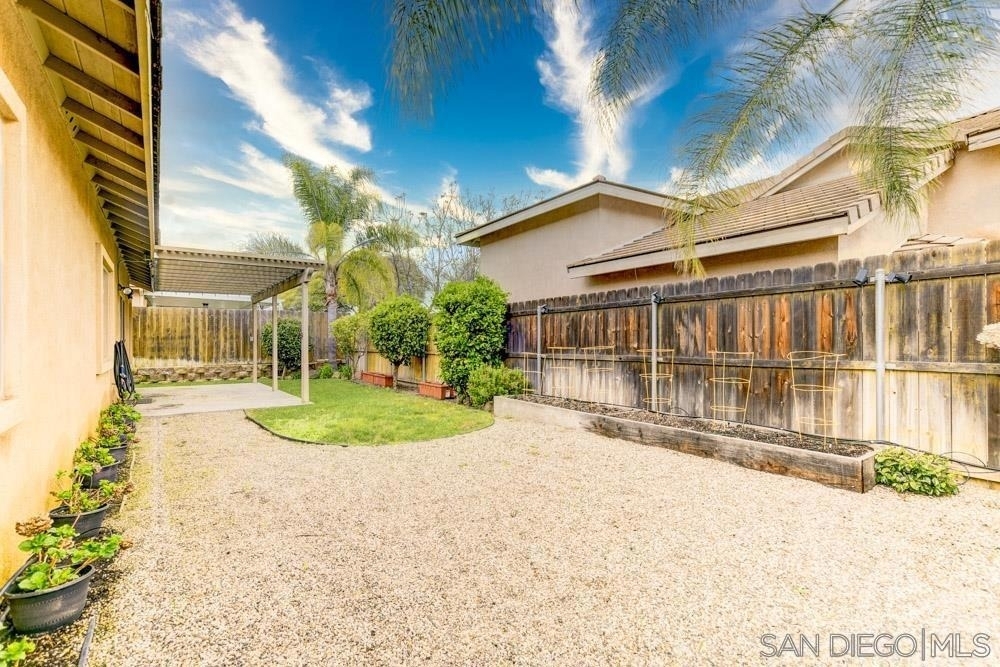 9504 Paseo De Los Castillos - Photo 3