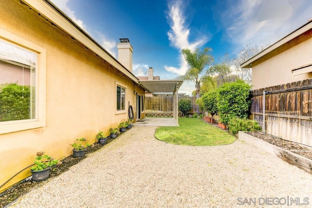 9504 Paseo De Los Castillos - Photo 2