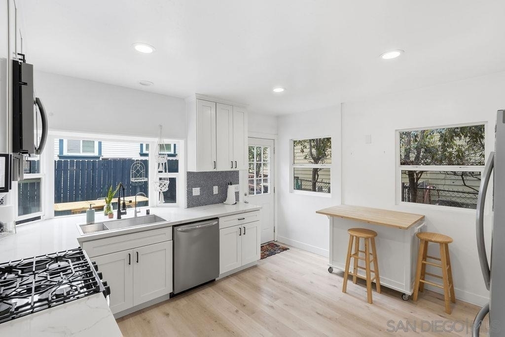 4259 Maryland - Photo 11