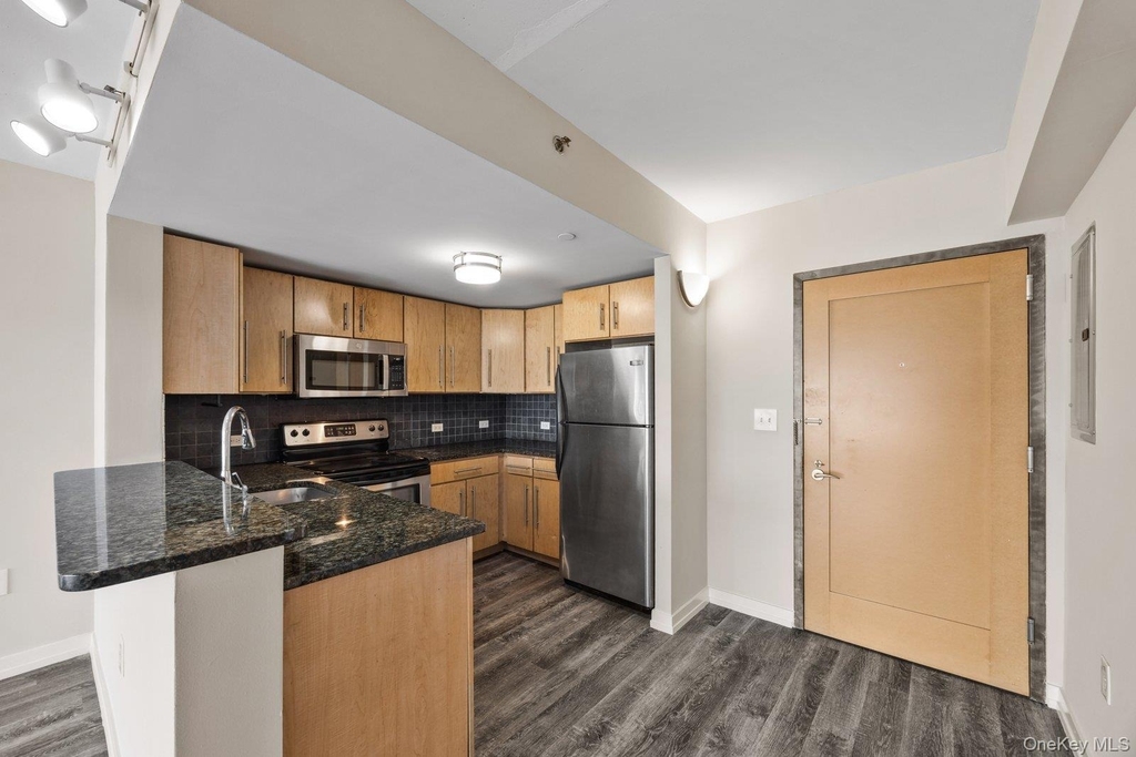 66 Main Street - Photo 3