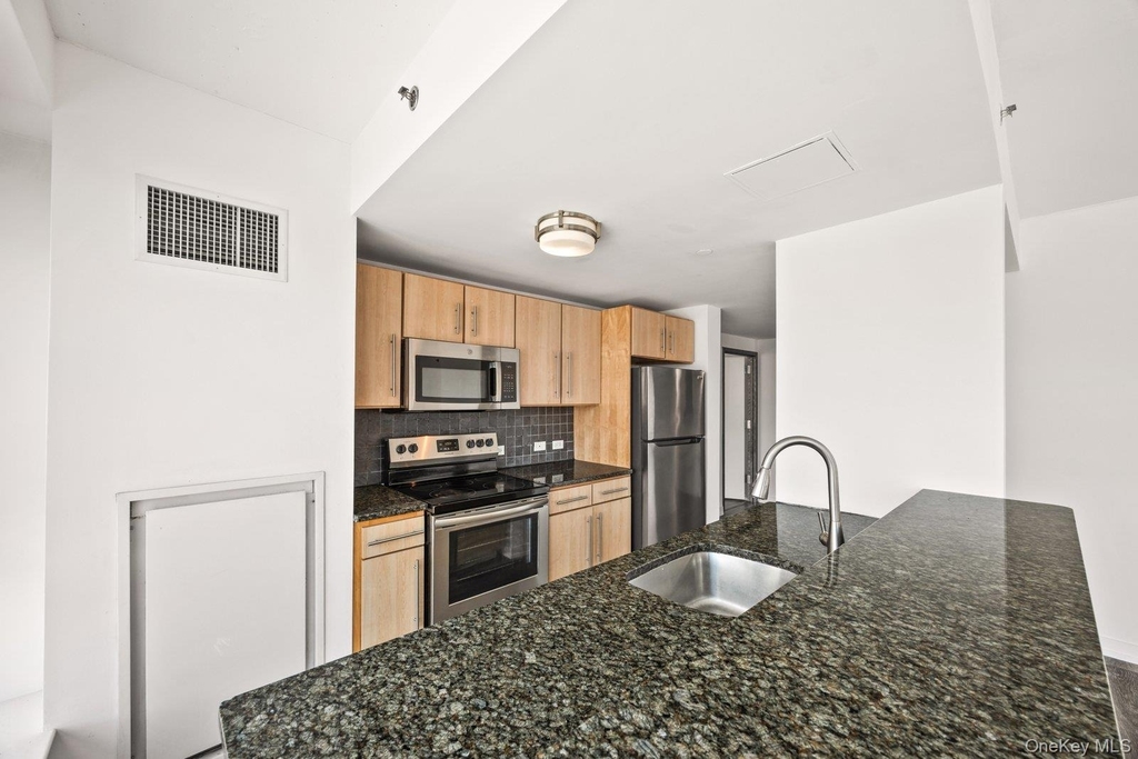 66 Main Street - Photo 4