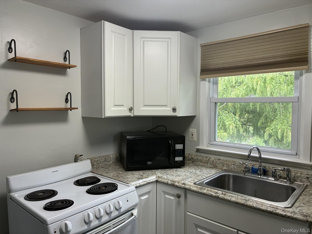 238 Laurel Road - Photo 3