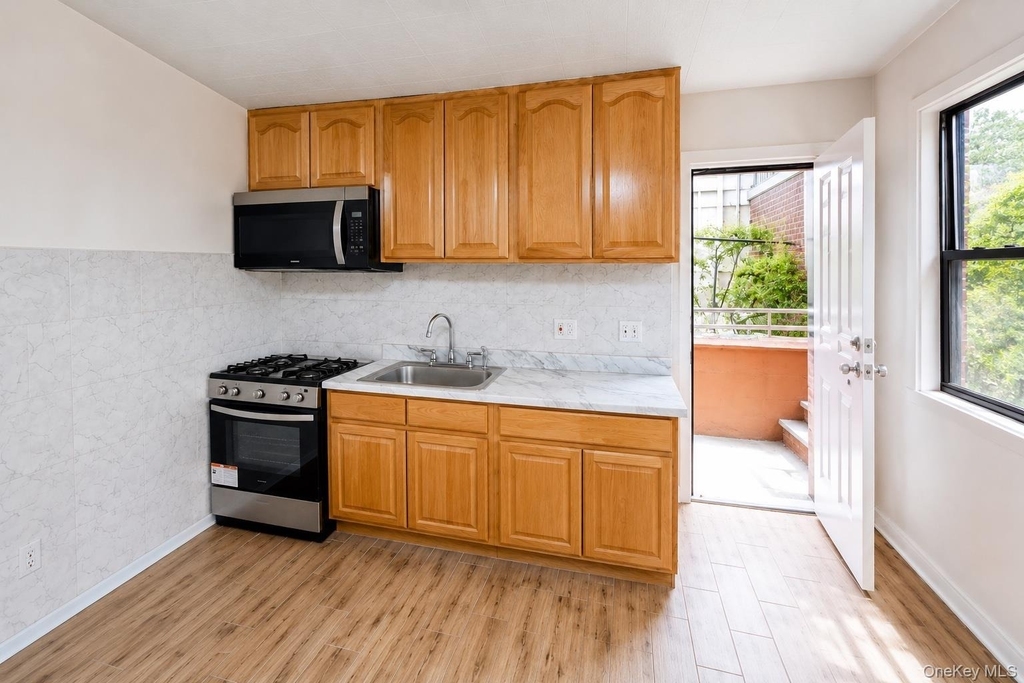 640 S 5th Avenue - Photo 2