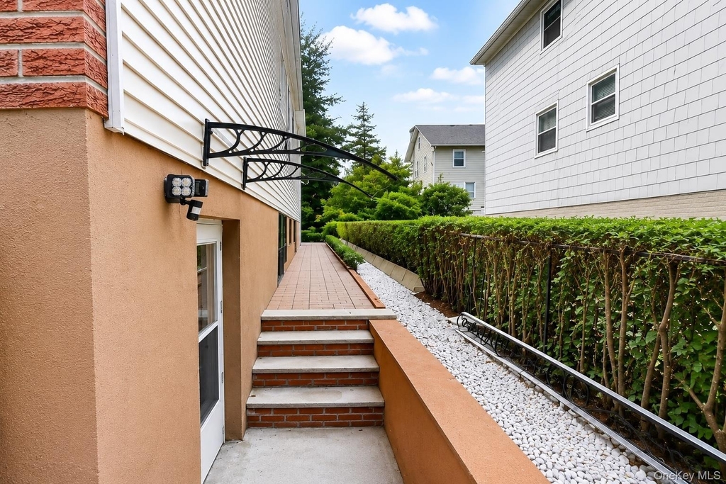 640 S 5th Avenue - Photo 0