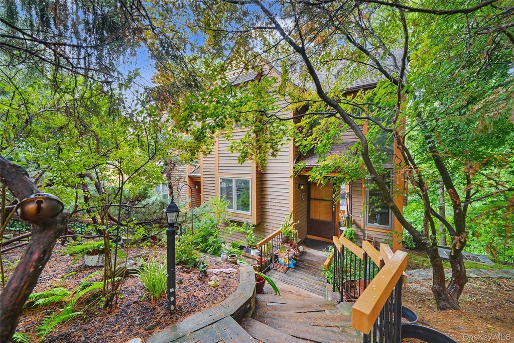 811 Eagle Bay Drive - Photo 2