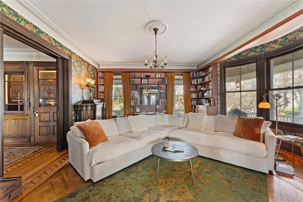 28 Hamilton Avenue - Photo 2