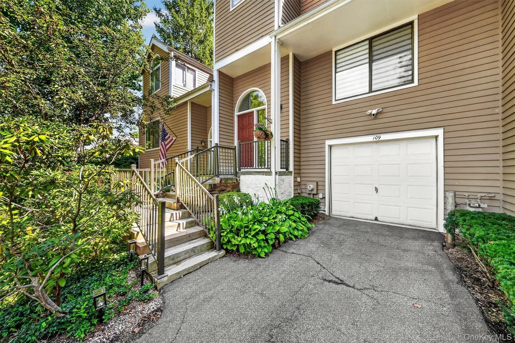 109 Woods End Road - Photo 2