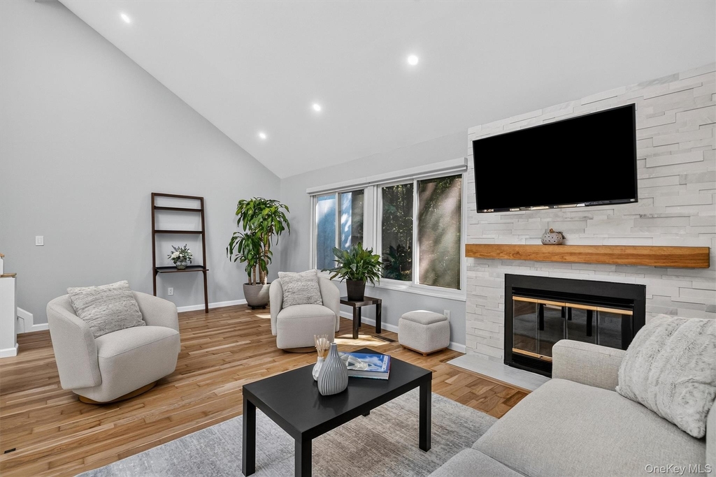 109 Woods End Road - Photo 18