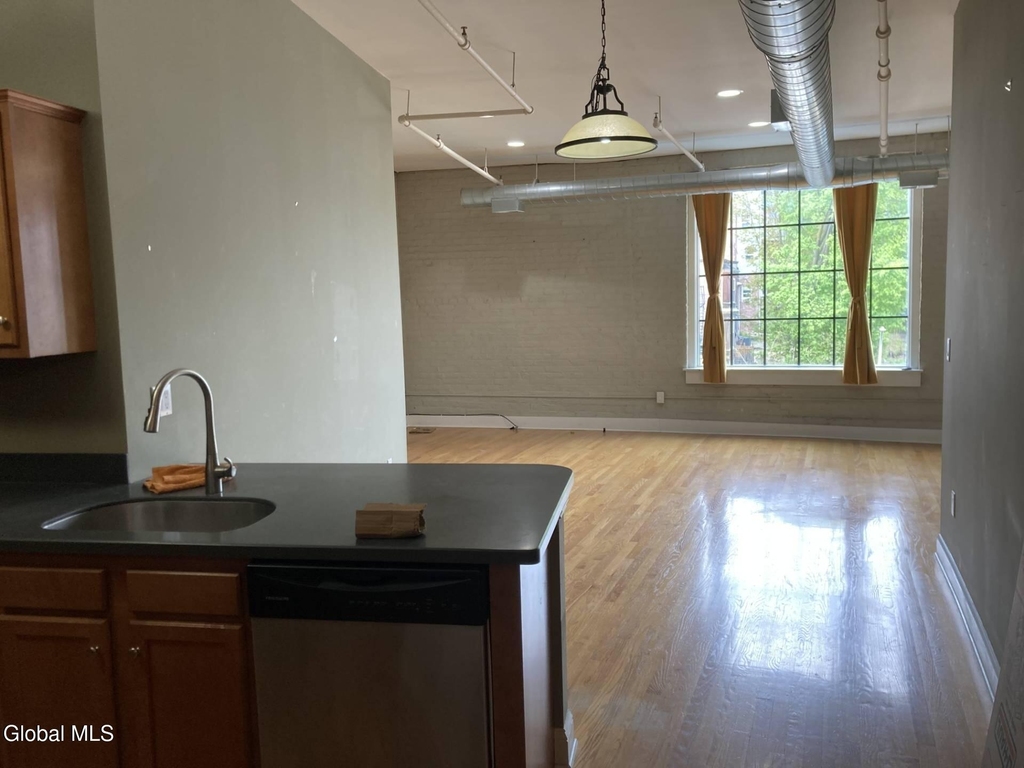 4 Sheridan Avenue - Photo 1