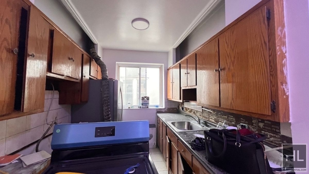 317 E 49th Street - Photo 2