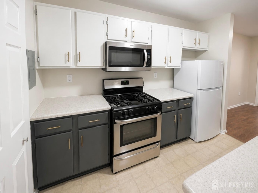 7302 Elm Court - Photo 3