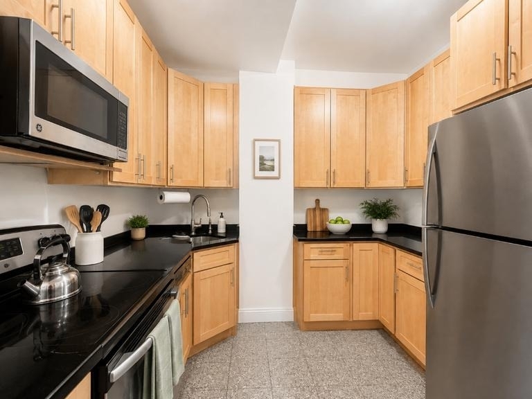 205 W 88th Street - Photo 1