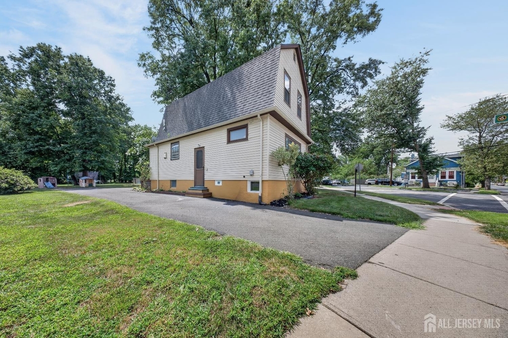 1871 W 4th Street W - Photo 2