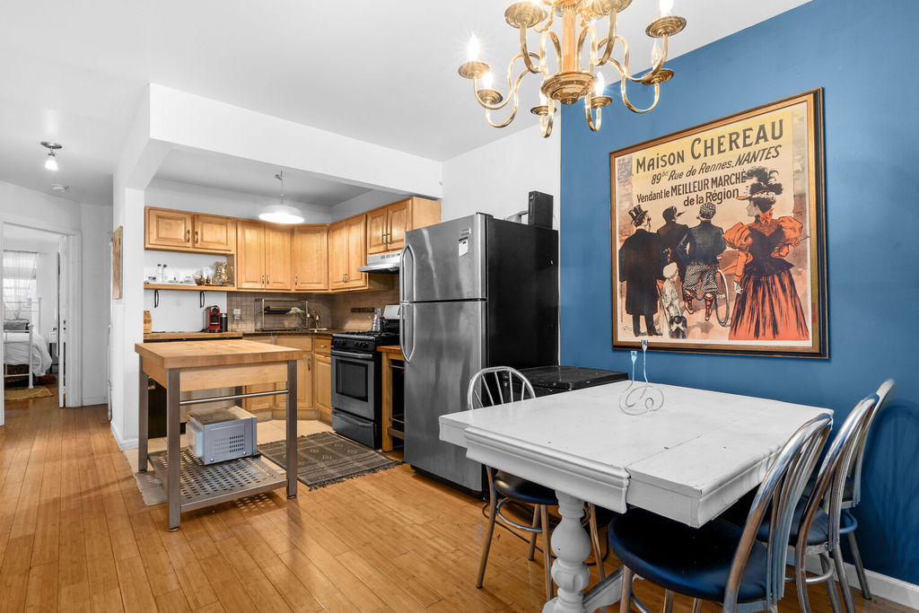 547 Gates Avenue - Photo 3