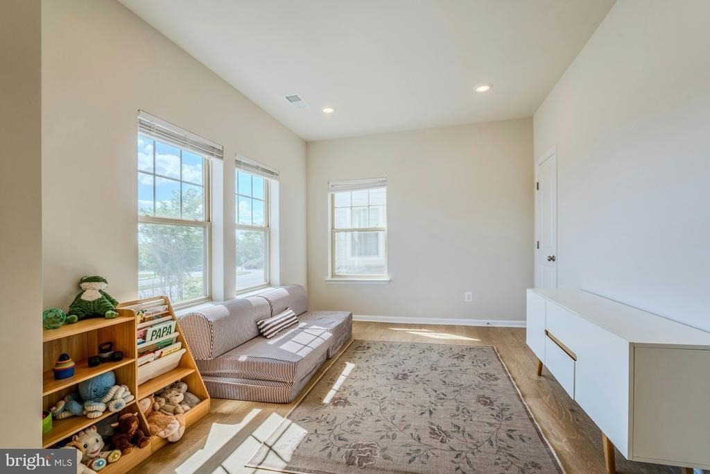 813 Sawback Square Ne - Photo 5