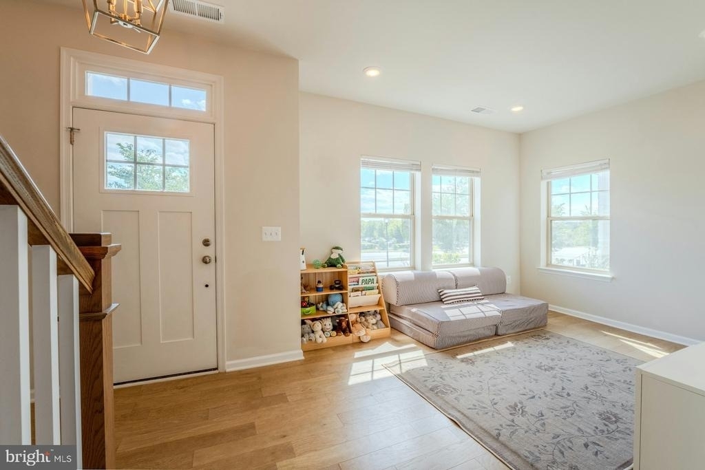 813 Sawback Square Ne - Photo 3