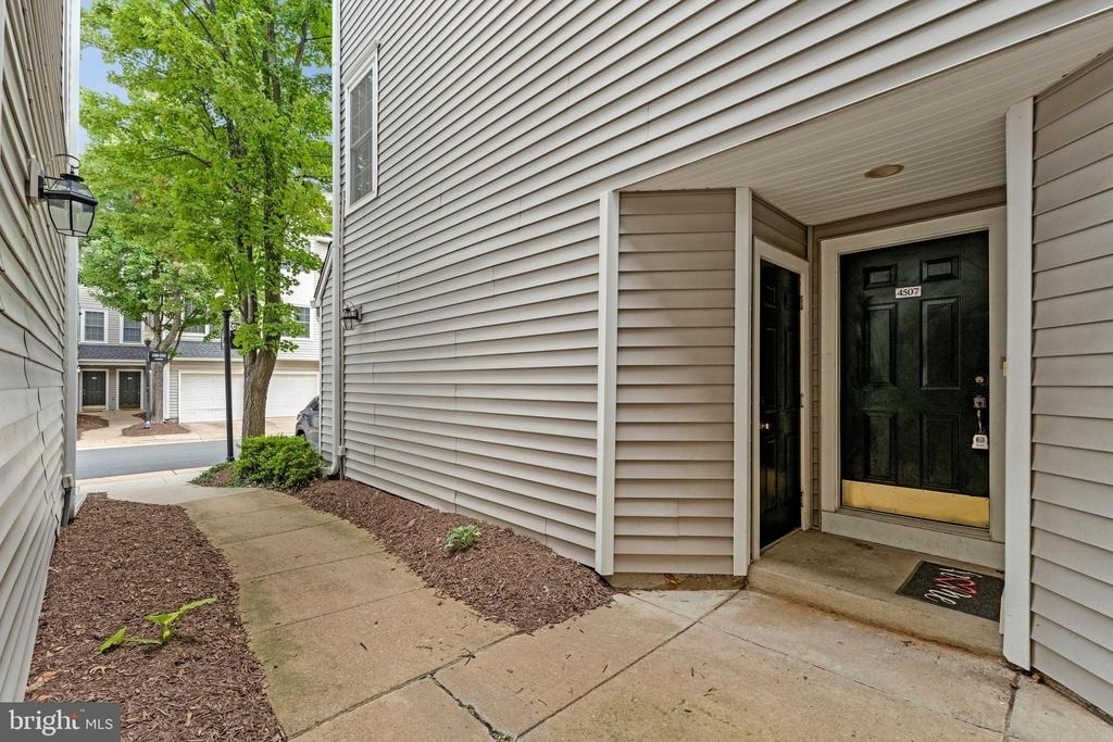 4507 Superior Square - Photo 1