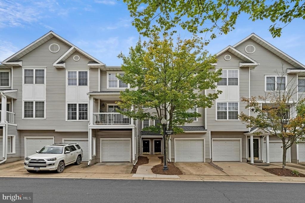 4529 Superior Square - Photo 0