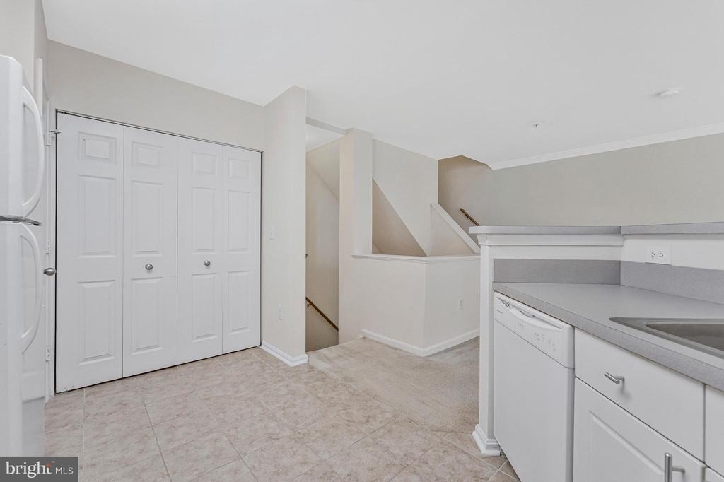 4529 Superior Square - Photo 13