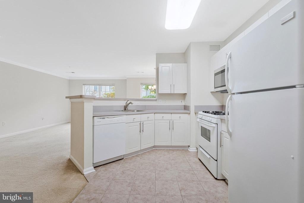 4529 Superior Square - Photo 10