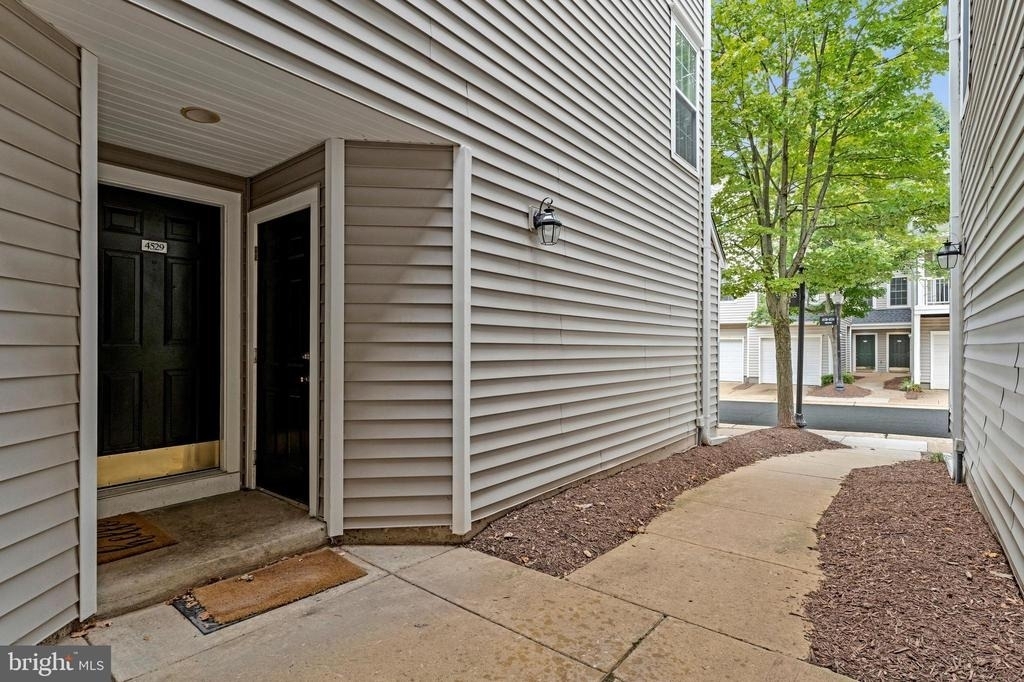 4529 Superior Square - Photo 1