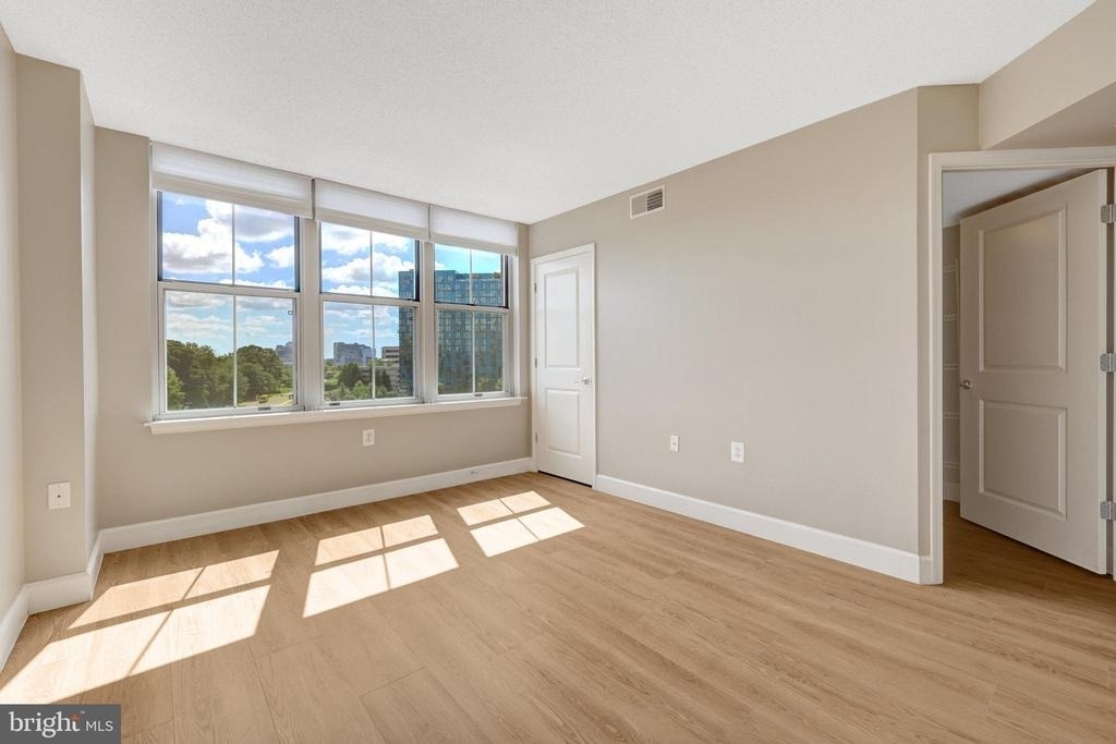 11800 Sunset Hills Road - Photo 17