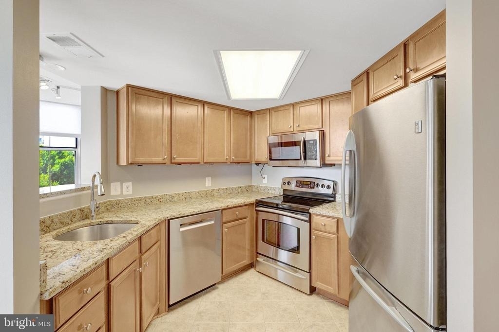 11800 Sunset Hills Road - Photo 11