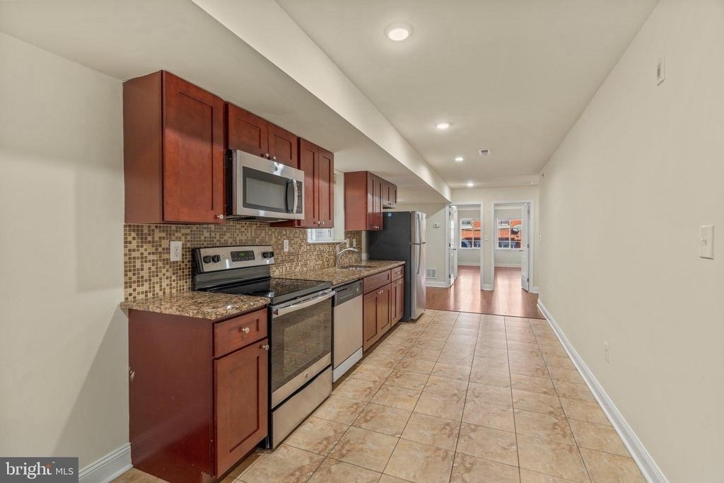 1724 W Master Street - Photo 0