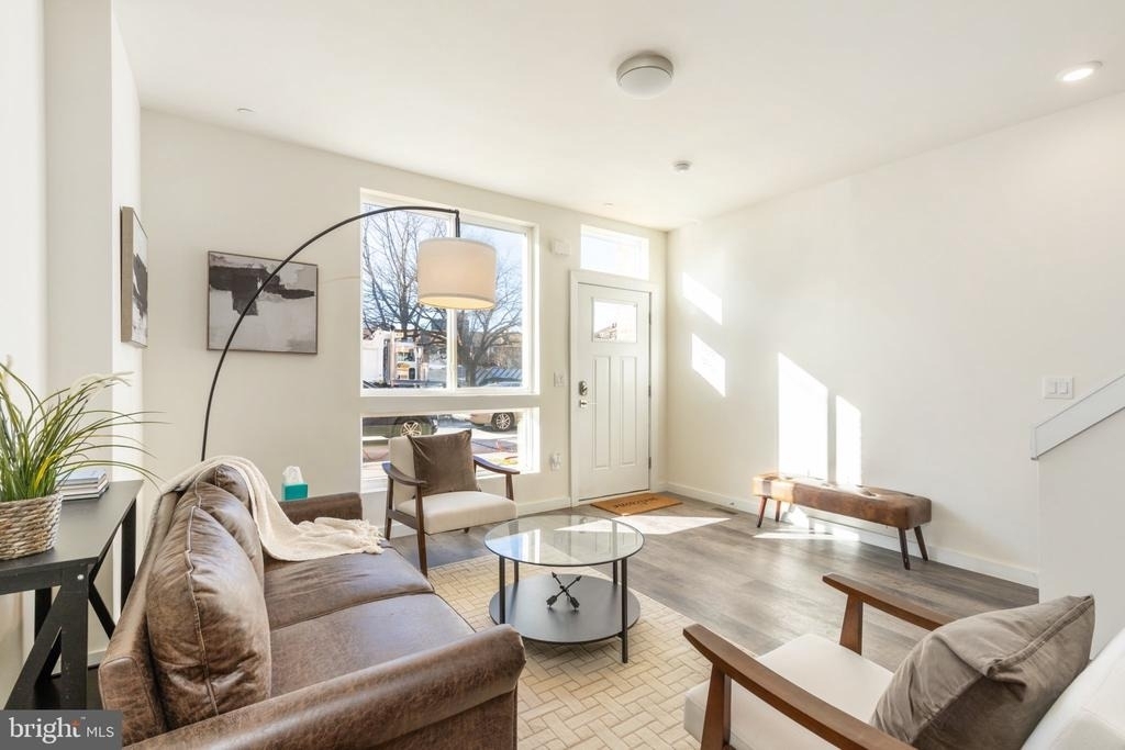 1307 Germantown Avenue - Photo 2