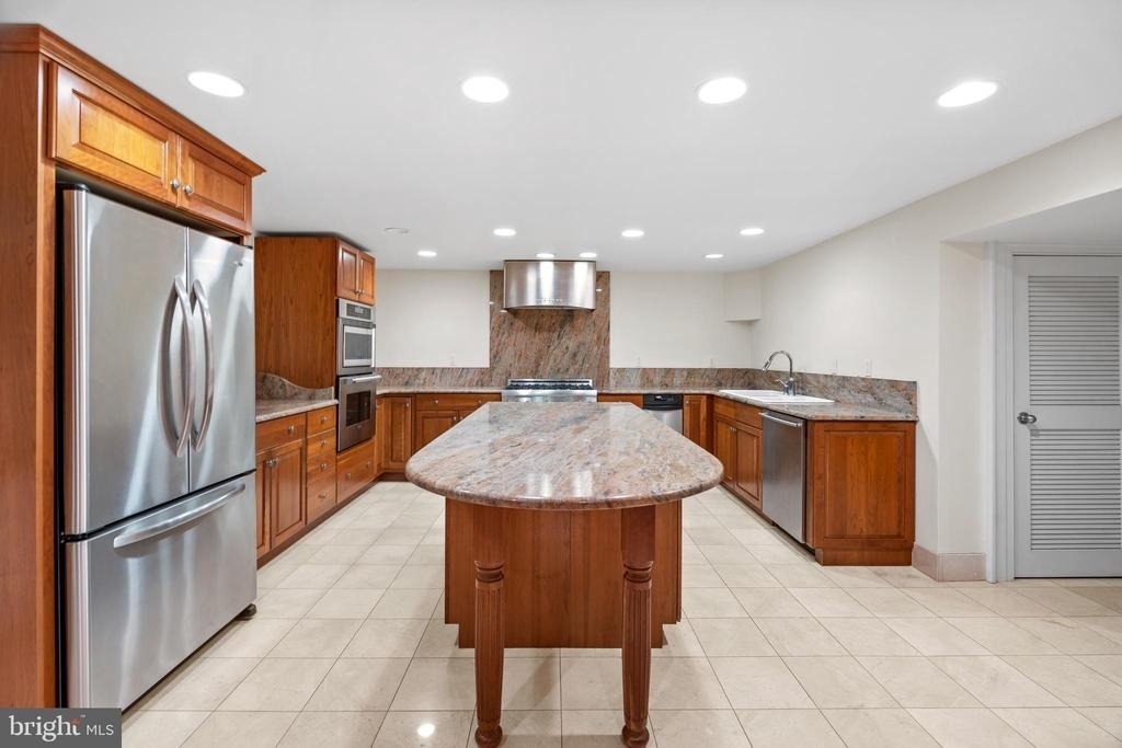 2201 Green Street - Photo 2