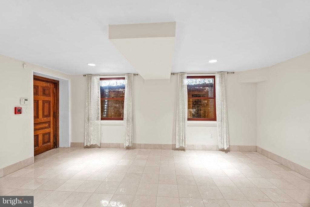 2201 Green Street - Photo 9