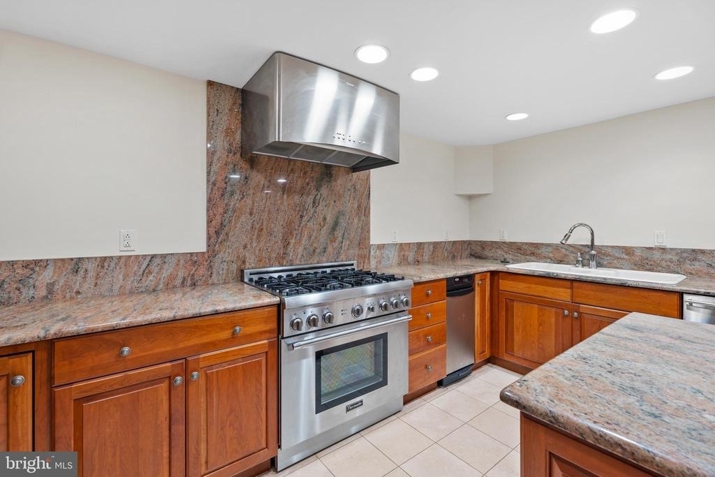2201 Green Street - Photo 4