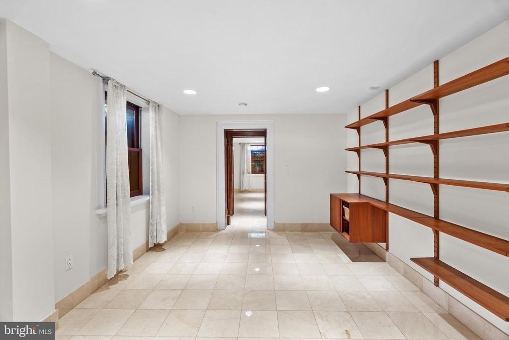 2201 Green Street - Photo 6