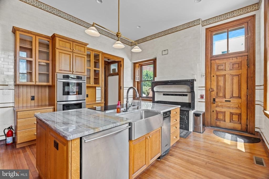 2201 Green Street - Photo 10
