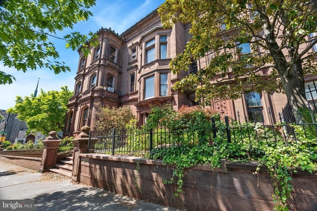 2201 Green Street - Photo 0